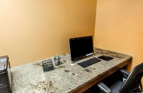 Greeley Hotel | Quality Inn and Conference Center Greeley Downtown