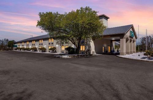 Austintown Hotel | Quality Inn Austintown-Youngstown West