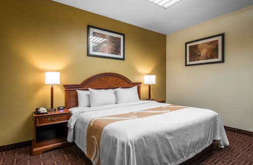 Central Colorado Springs Hotel | Quality Inn Colorado Springs South