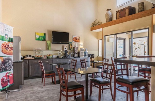 Bairdford Hotel | Quality Inn & Suites Pittsburgh Harmarville