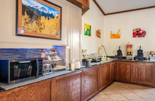 West Colorado Springs Hotel | Quality Inn & Suites Garden Of The Gods