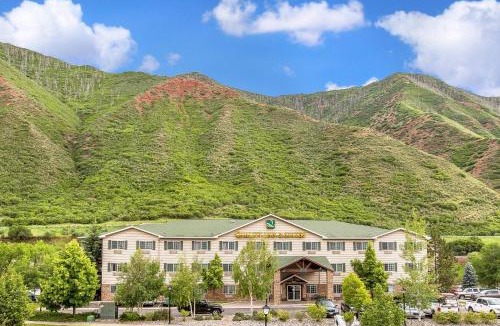 Glenwood Springs Hotel | Quality Inn & Suites On The River