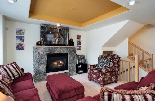 Blue River House | Quandary Vista Townhome: Private Hot Tub, Incredible Mountain Views