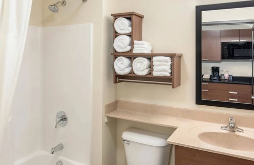 Loveland Hotel | Queen Room w/Kitchenette near Boyd lake state park