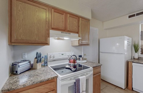 S.r. Marmon Condo | Quiet 2bd/2ba condo near parks&golf, yard for dogs
