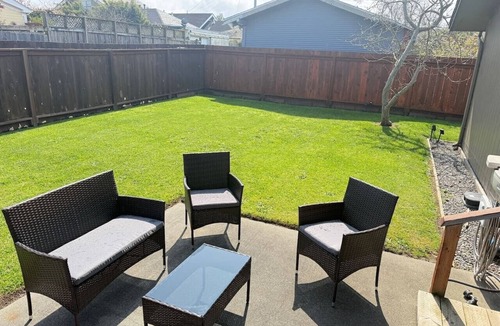 Eureka House | Quiet 2BR Garage Yard EV Charger – Eureka