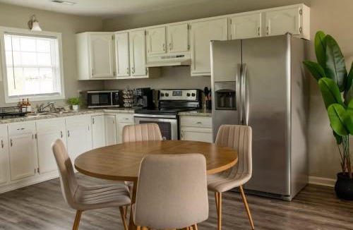 Salem Apartment | Quiet and Comfortable 2 BD in Duplex