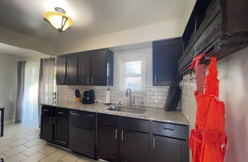South Hills House | Quiet and Cozy home near HOSPITALS!
