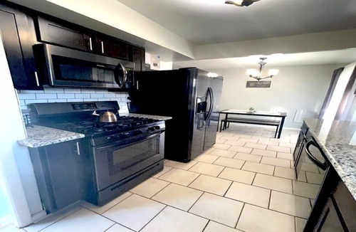 South Hills House | Quiet and Cozy home near HOSPITALS!