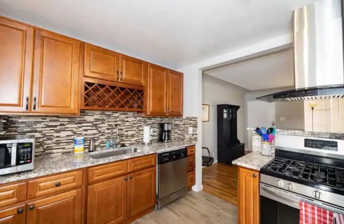 Delmar Parkway Condo | Quiet-Chef's kitchen-Laundry-Updated-Pet friendly