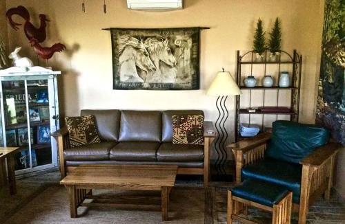 Catheys Valley House | Quiet Cottage Rental for Two in Horse Country near Yosemite National Park Gateway, California
