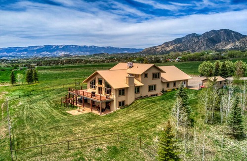 Silt House | Quiet country getaway with STUNNING VIEWS, 4 bedrooms, 3 1/2 bath, large garage.