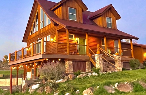Montrose Cabin | Quiet Country Home With a View! On 3 Acres!