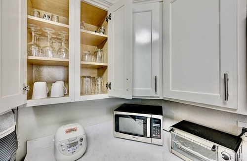 Las Vegas House | Quiet & Cozy 2BR in Heart of Vegas - 15 Mins to Strip & Downtown