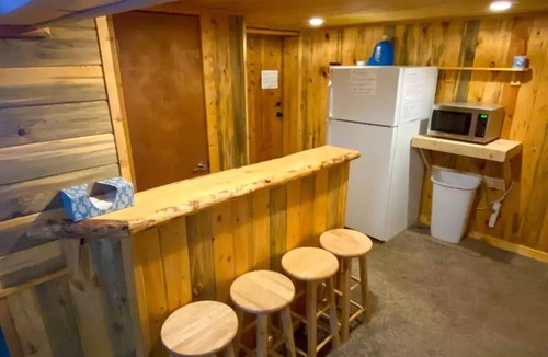 Howard Cabin | Quiet, Cozy and Quaint Log Cabin Living!