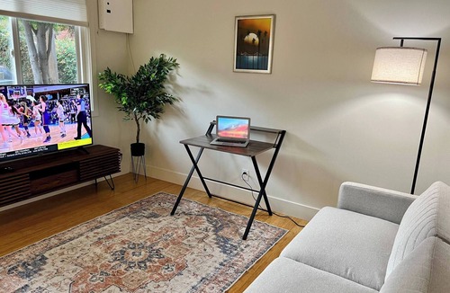 Belmont Bed & Breakfast | Quiet & Cozy, Walk 2 Shop, Laundry Parking & Patio