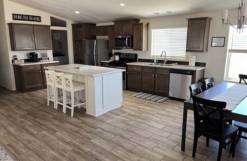 Williams House | Quiet downtown neighborhood w/mountain views, private turfed backyard, A/C & W/D
