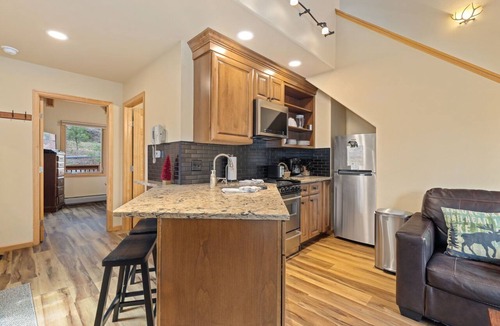 Fall River Estates Condo | Quiet Fall River Suite Fireplace Close to RMNP