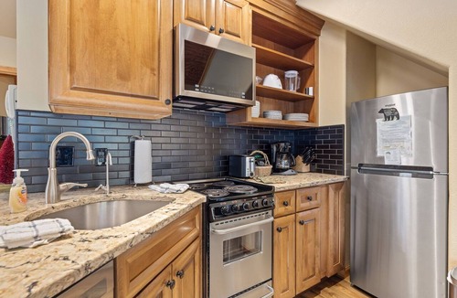 Fall River Estates Condo | Quiet Fall River Suite Fireplace Close to RMNP