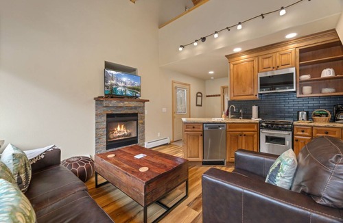 Fall River Estates Condo | Quiet Fall River Suite Fireplace Close to RMNP