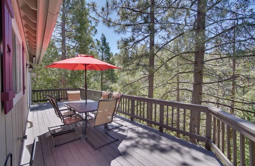 Lake Arrowhead Cottage | Quiet Lake Arrowhead Retreat w/Large Deck!