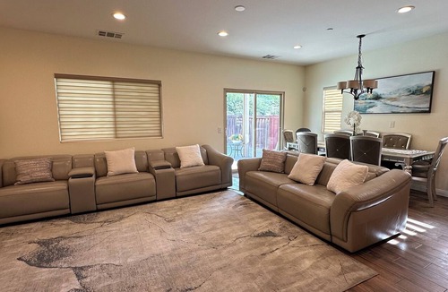 Beaumont House | Quiet Modern Home Spacious & Work-Friendly