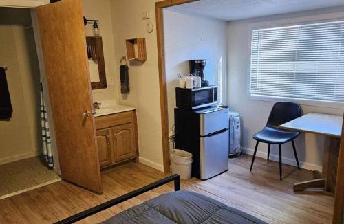 Howard House | Quiet Motel Room Near Ark River #8 - 15 min to Salida