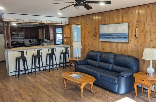 New Haven  Huron County House | Quiet pet friendly country home a few miles from Lake Erie & Cedar Point