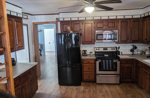 New Haven  Huron County House | Quiet pet friendly country home a few miles from Lake Erie & Cedar Point