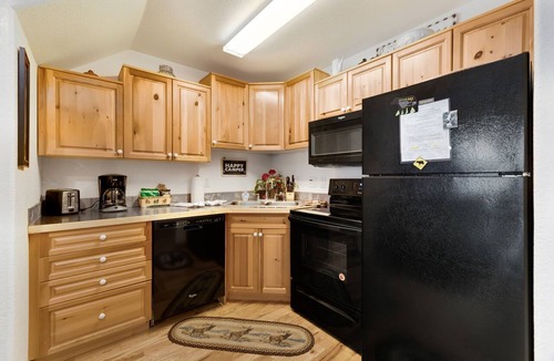 Fall River Estates Condo | Quiet River Escape Private Hot Tub Close to RMNP