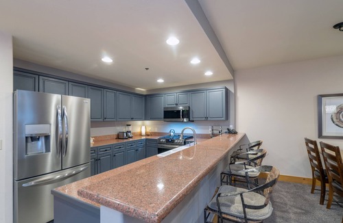 Mountain Village Condo | Quiet Wooded 1-Bedroom Bear Creek Lodge Condo With Hot Tubs, Pool