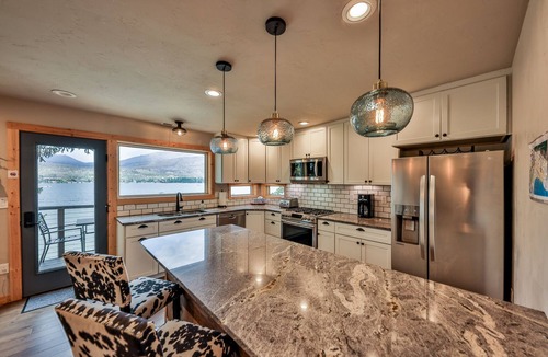 Grand Lake Cabin | Quintessential Lake House on the shore of GL, awe-inspiring views