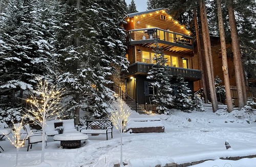 Grand Lake Cabin | Quintessential Lake House on the shore of GL, awe-inspiring views