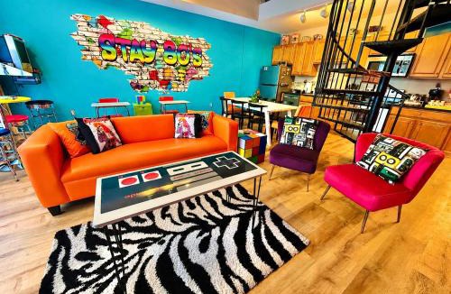 Sandusky House | Radical 80's Getaway! A Blast From The Past!
