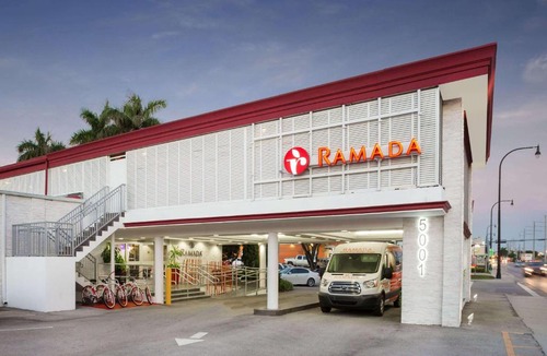Miami Springs Hotel | Ramada by Wyndham Miami Springs/Miami International Airport