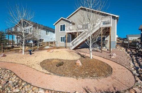 Monument House | Rangeview Pass Pet Friendly with Epic Peak Views