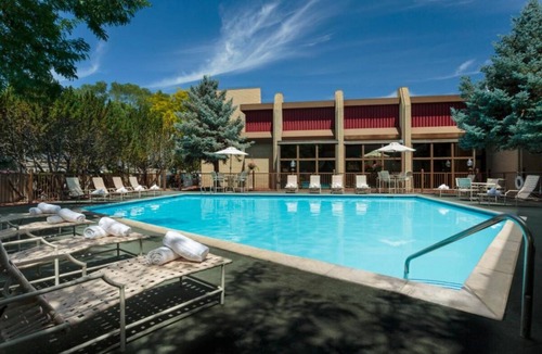 Elko Hotel | Rare Find Outdoor Pool, Parking, Pets Allowed, Close to Johnny Appleseed Park!