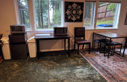 Jacoby Creek Apartment | Raven's Nest: Tranquil Forest Suite 5 min to Downtown Arcata with Redwood Views