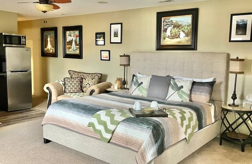Westcliffe Hotel | Ravens Starry Nights 3rm Suite, Kitchenette, Soaking Tub, Patio Fire Pit & Grill