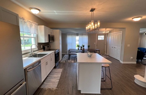 Port Clinton House | Recent Remodel - 5 min Walk to Jet Express and Downtown Port Clinton.