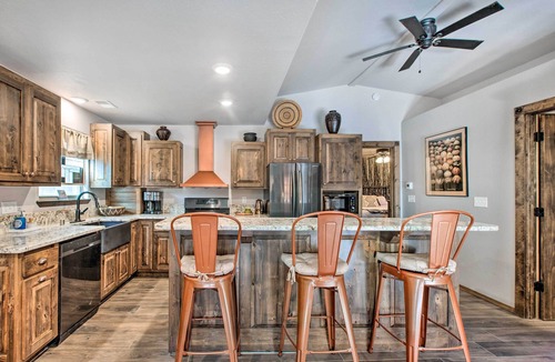 Red River Cottage | Red River Summer Cabin w/Fire Pit & Mtn Views