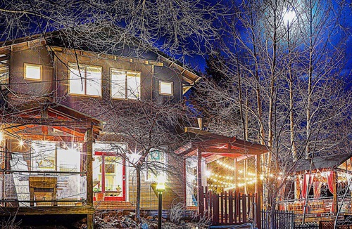 Idledale House | Red Rocks Chalet w/ Dream Kitchen: Extended Stays