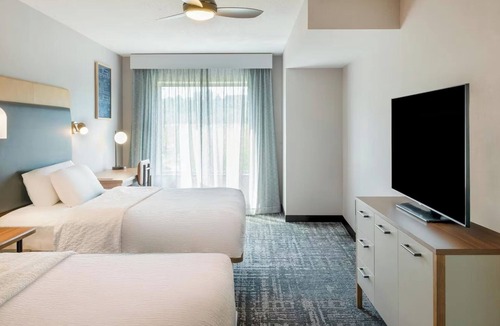 Canonsburg Hotel | Refreshing Two Queen Suite with Modern Amenities Close to Parks & Shops