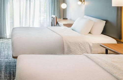 Canonsburg Hotel | Refreshing Two Queen Suite with Modern Amenities Close to Parks & Shops