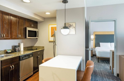 Canonsburg Hotel | Refreshing Two Queen Suite with Modern Amenities Close to Parks & Shops