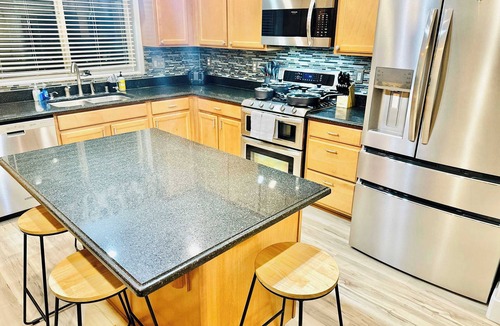 Fernley House | Regal Fernley Villa-20 Min to USA Pkwy|5Bedrooms|Sleeps19