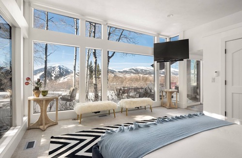 Starwood House | Relax and Unwind at the Stunning Aspen Oasis with 180’ views