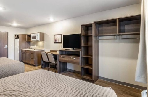 Moreno Valley Hotel | Relax and Unwind in Moreno Valley! 2 Modern Units, Full Kitchen, Free Parking