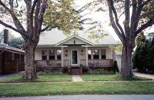 Lorain House | Relax at Lakeview Beach! Enjoy our Great Lake: views or steps to Beach & Parks!