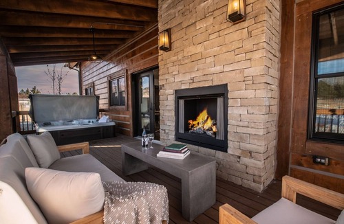 Estes Park Cabin | Relax in Luxury - Jacuzzi, Indoor/Outdoor Fireplace